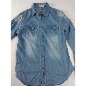 Blue Denim Acid Wash Top‎ Size Junior Medium Collared Button Up Chambray Denim